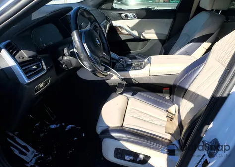 2021 BMW X6 xDrive40I z USA, uszkodzony, nr VIN 5UXCY6C08M9G32123